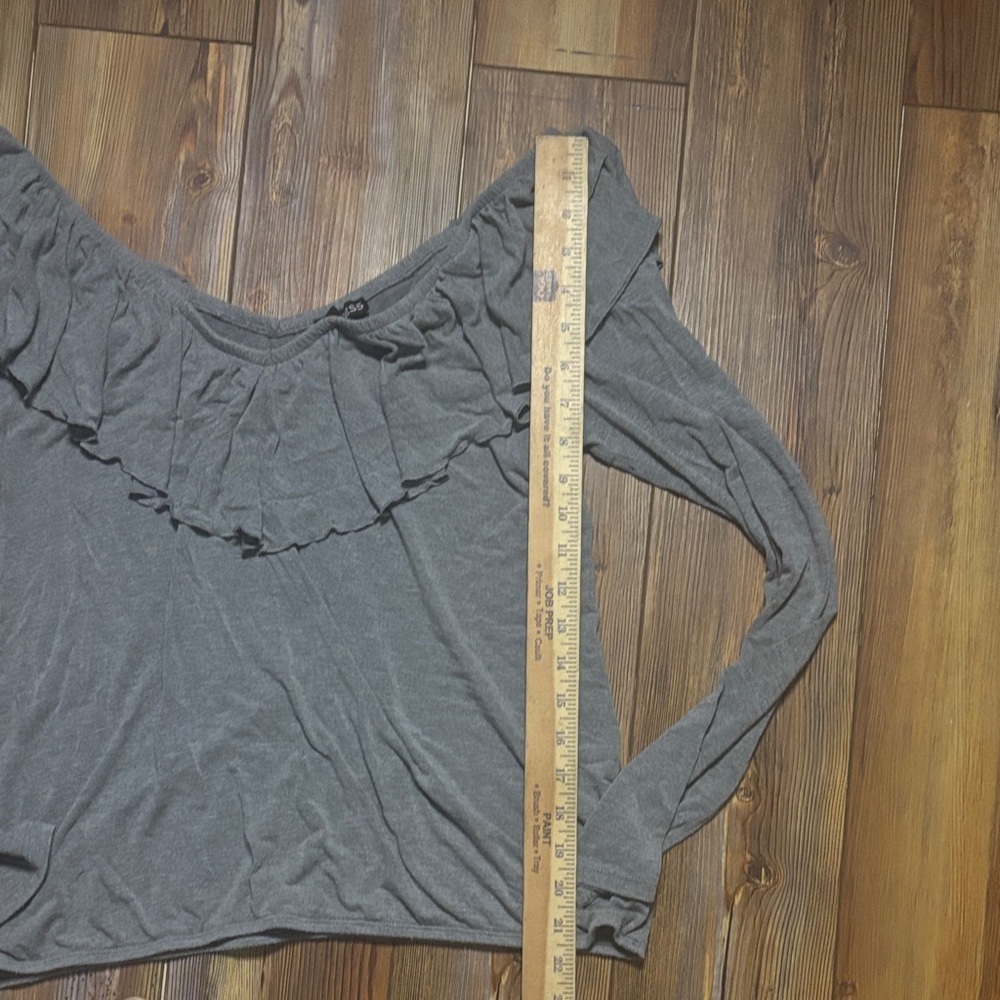 Express Charcoal Off-Shoulder Ruffle Top large - Picture 4 of 4